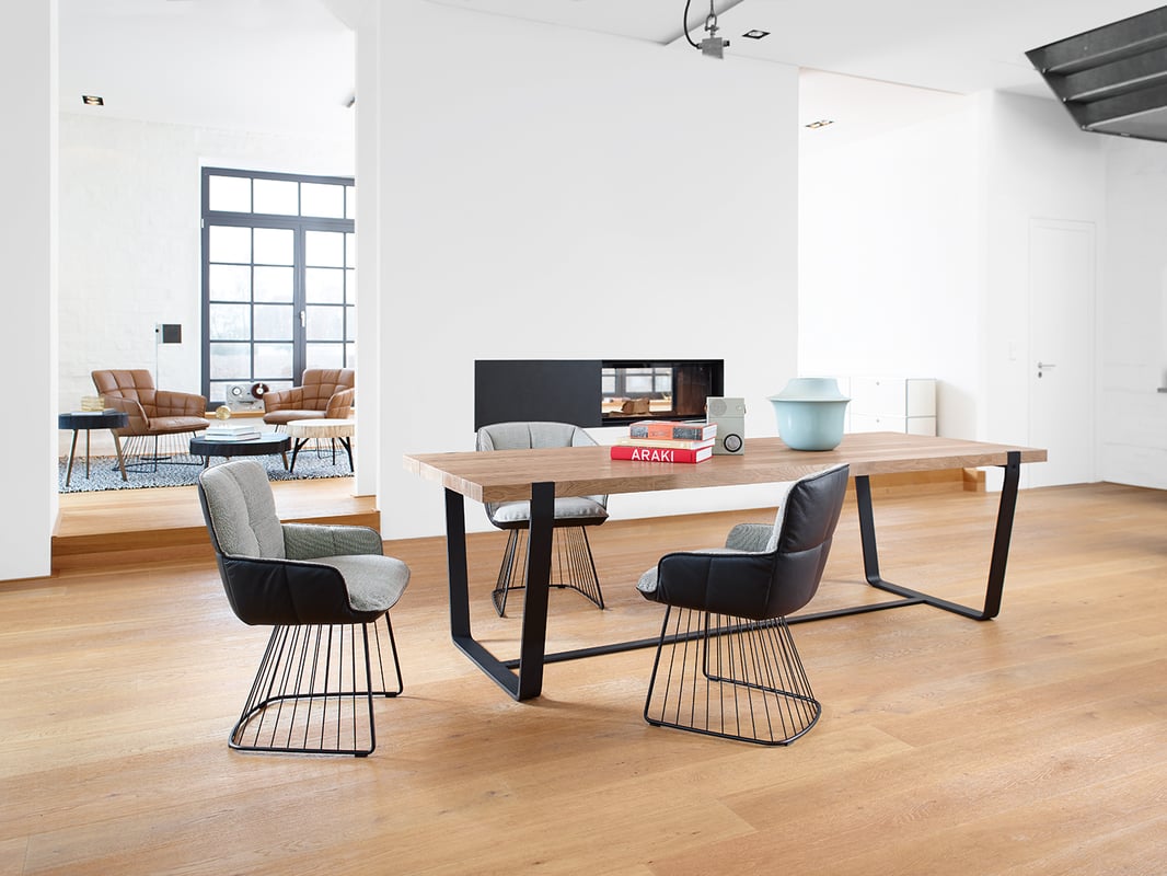 janua_bb11_clamp_tisch_indoor_geraeuchert_holz_eiche_weiss_stahl_tiefschwarz_e_01