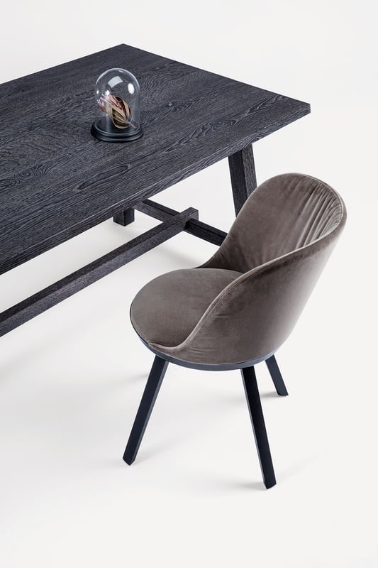 janua_bc02_cantina_tisch_indoor_altholz_eiche_gekoehlt_ton schwarz_e_02