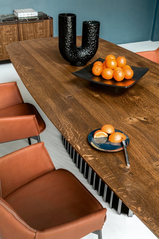 janua_bc07_basket_tisch_bootsform_indoor_geraeuchert_holz_eiche_natur_stahl_rohstahl_lasur_e_02