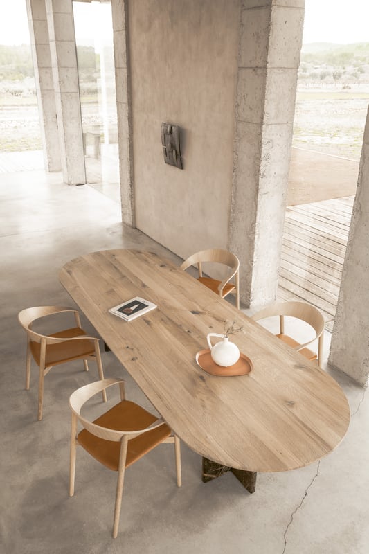 janua_bc17_t-rox_tisch_oval_indoor_basic_holz_eiche_weiß_stein_rainforest_green_e_02