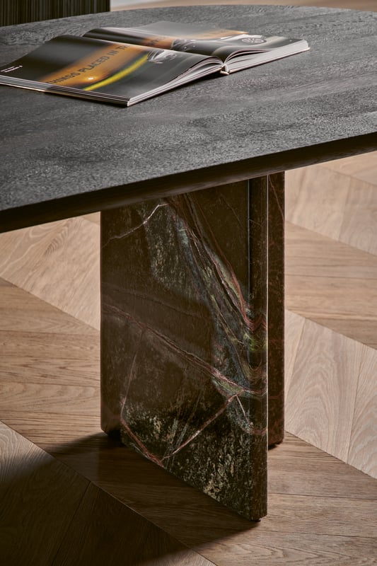 janua_bc17_t-rox_tisch_oval_indoor_schottenhansen_holz_eiche_terra_to4_stein_rainforest_green_e_15