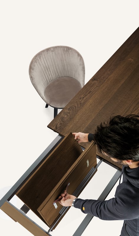 janua_s600_cpsdesign_ausziehtisch_indoor_geraeuchert_holz_eiche_natur_stahl_tiefschwarz_e_04