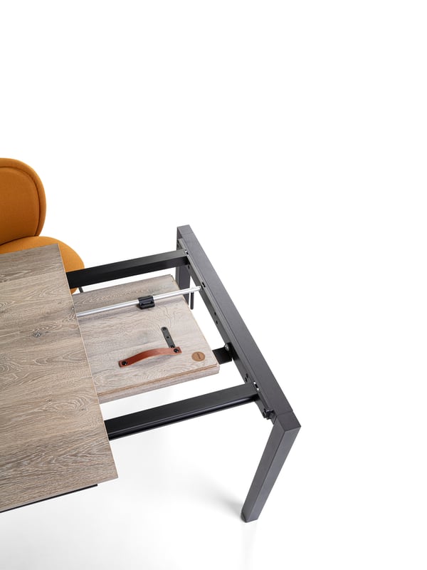 janua_s600_cpsdesign_ausziehtisch_indoor_geraeuchert_holz_eiche_weiss_roheffekt_stahl_tiefschwarz_e_01