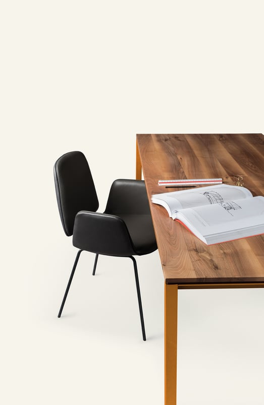 janua_s600_cpsdesign_tisch_indoor_basic_holz_eiche_weiss_stahl_orange_e_01