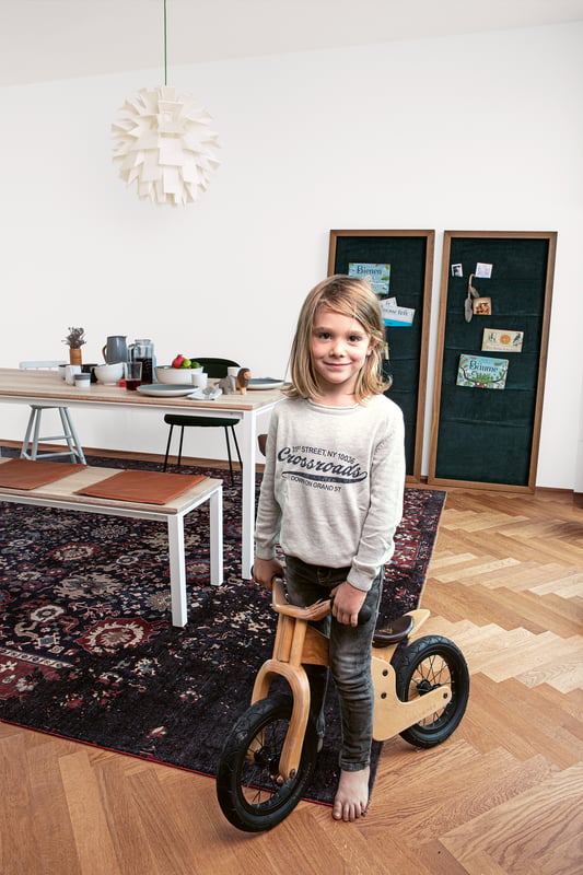 janua_s600_cpsdesign_tisch_indoor_basic_holz_eiche_weiss_stahl_verkehrsweiss_e_02