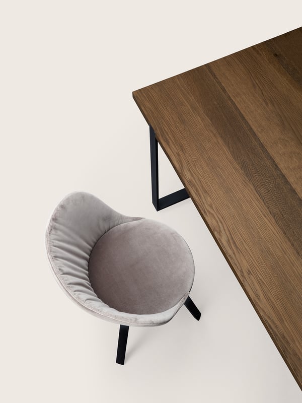 janua_s700_cpsdesign_tisch_indoor_geraeuchert_holz_eiche_natur_stahl_tiefschwarz_e_04