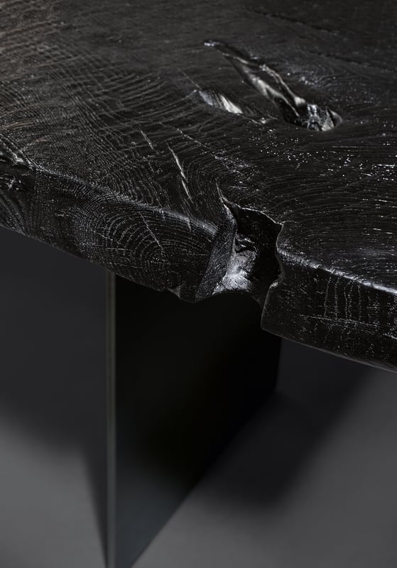 janua_sk08_butterfly_tisch_indoor_gekoehlt_holz_eiche_ton_schwarz_stahl_tiefschwarz_e_01