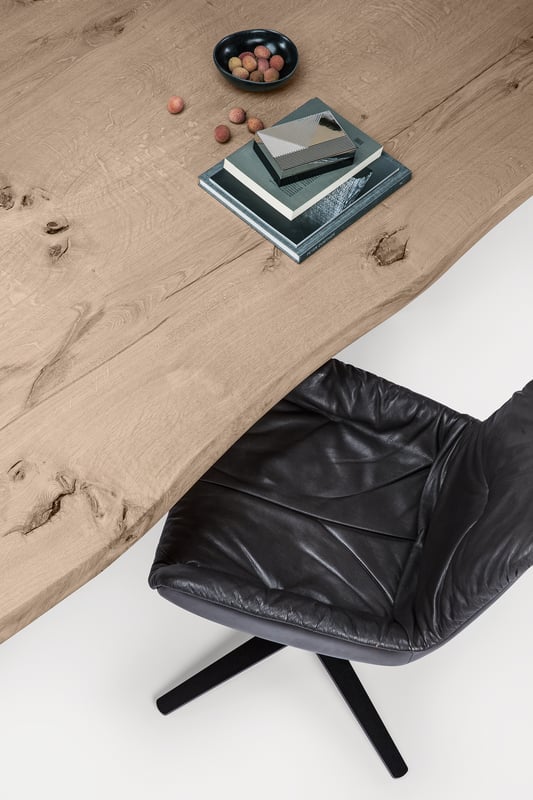 janua_sk08_butterfly_tisch_indoor_gekoehlt_holz_eiche_ton_weiss_stahl_tiefschwarz_e_03