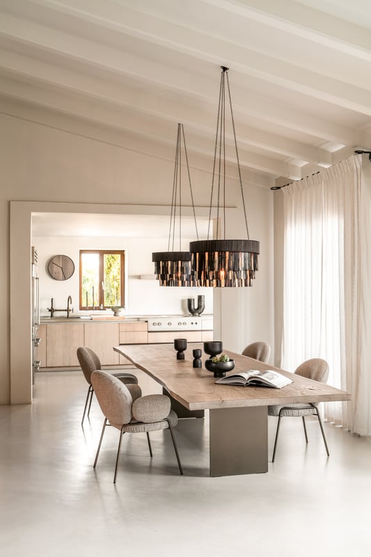 janua_sk08_butterfly_tisch_indoor_geraeuchert_holz_eiche_weiss_roheffekt_stahl_bronze_lasur_e_01