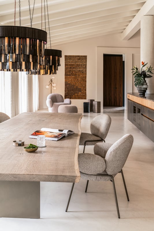 janua_sk08_butterfly_tisch_indoor_geraeuchert_holz_eiche_weiss_roheffekt_stahl_bronze_lasur_e_04
