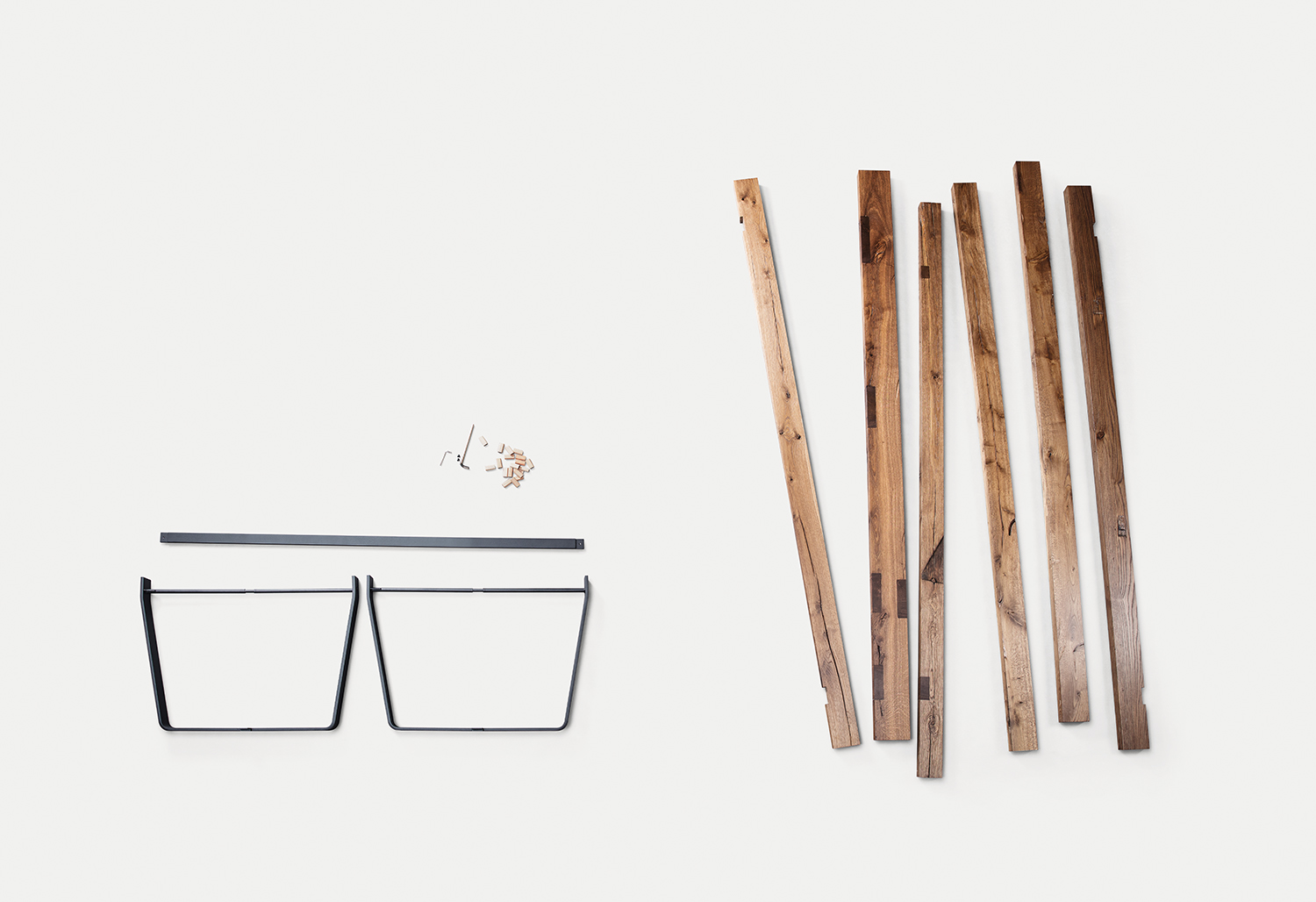 janua_bb11_clamp_tisch_indoor_altholz_holz_eiche_natur_stahl_tiefschwarz_e_09